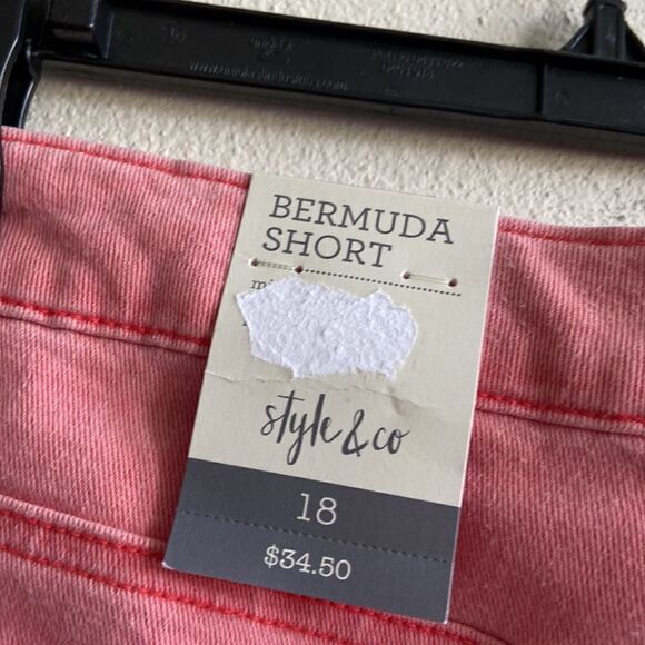 Style & Co Bermuda Short mid rise Size 18 Cherry Bliss color - Picture 5 of 7